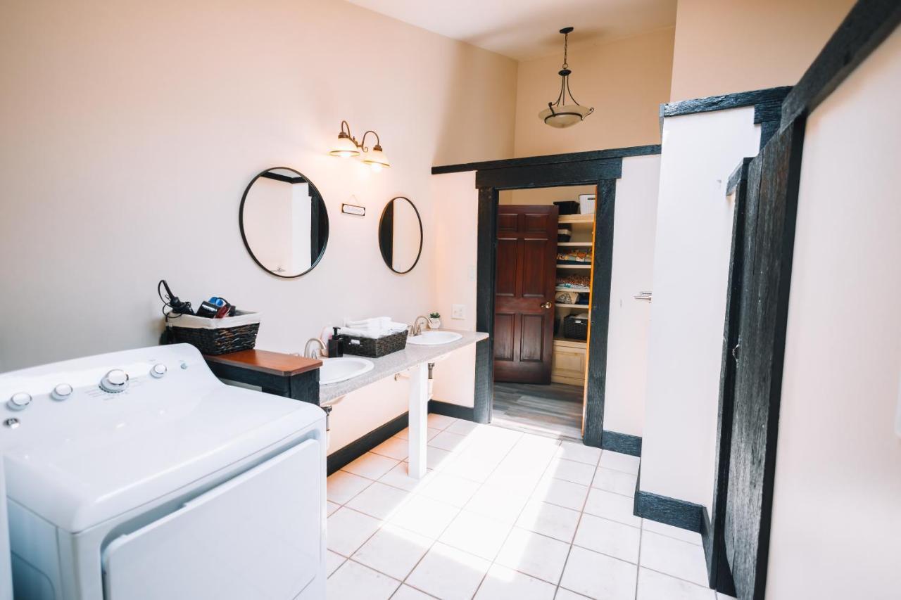 Downtown Escape Great For Large Families & Groups Villa Sugarcreek Ngoại thất bức ảnh
