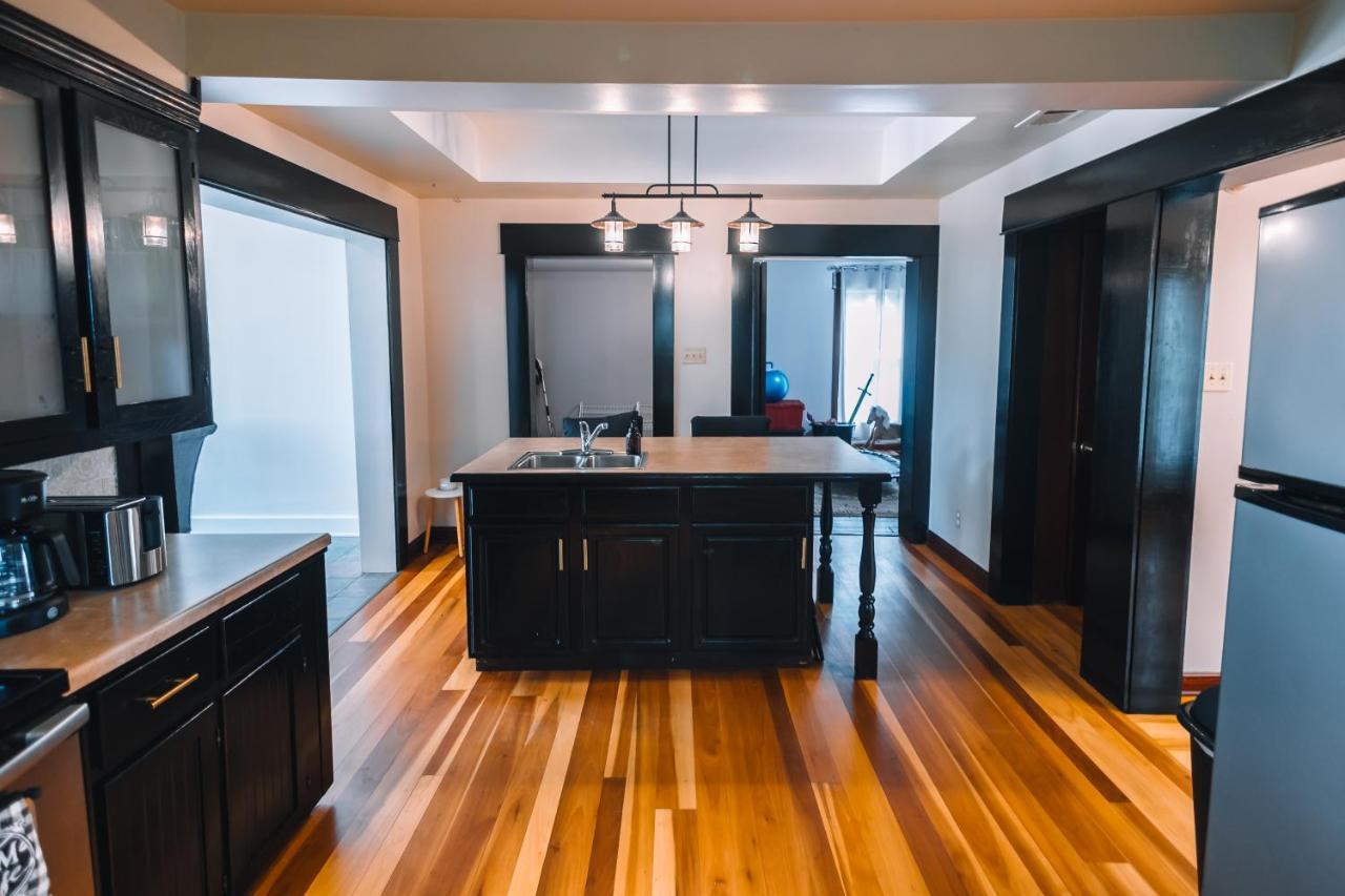 Downtown Escape Great For Large Families & Groups Villa Sugarcreek Ngoại thất bức ảnh