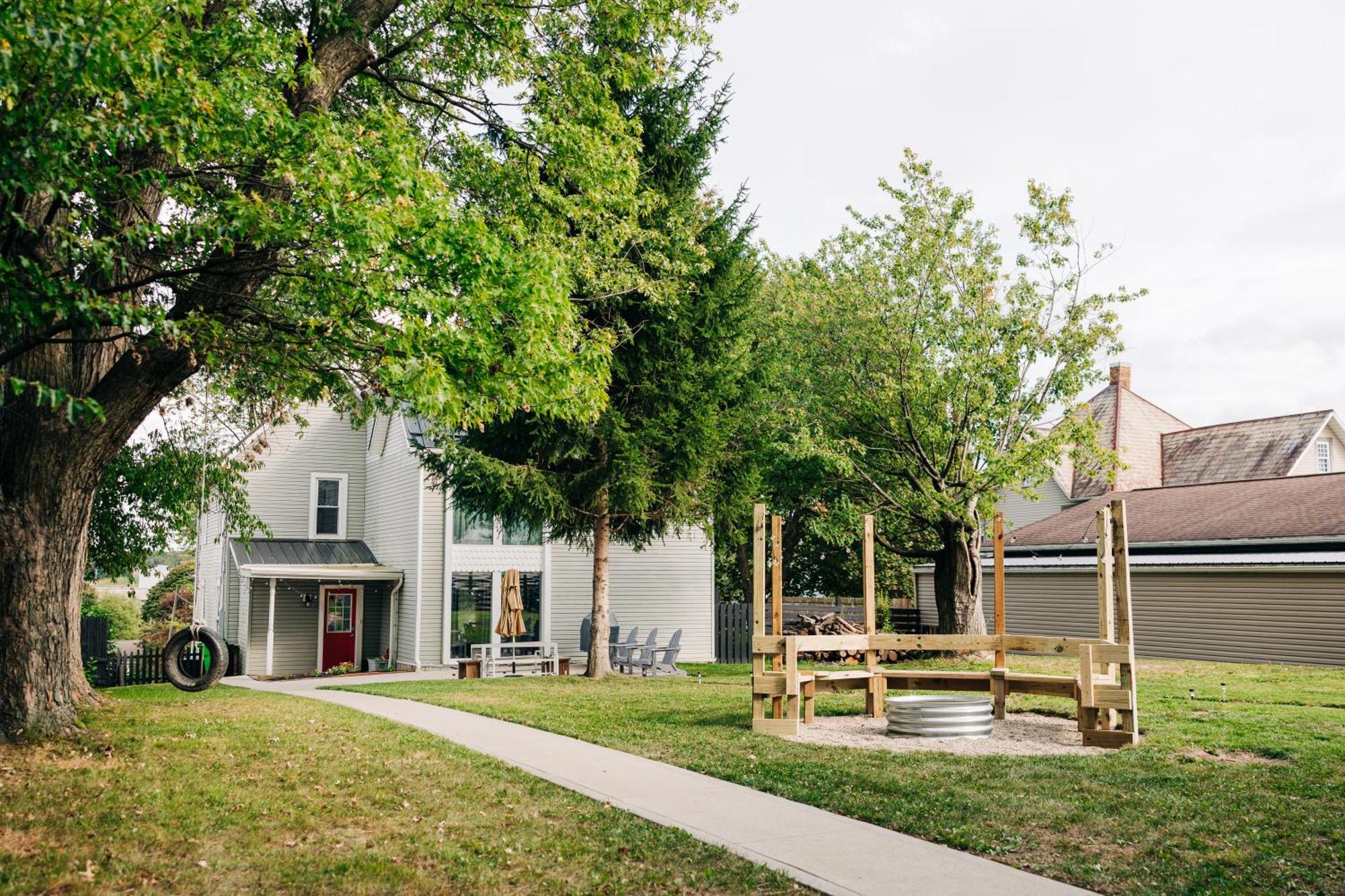 Downtown Escape Great For Large Families & Groups Villa Sugarcreek Ngoại thất bức ảnh